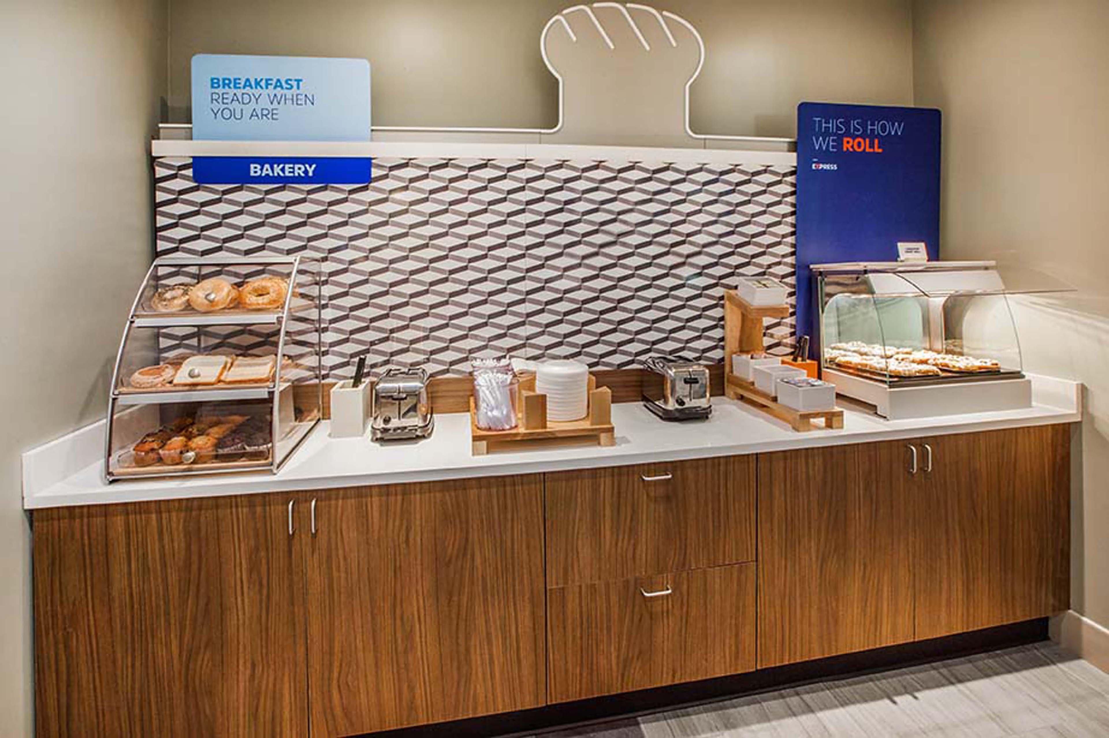 Holiday Inn Express Roseburg By Ihg Exterior foto