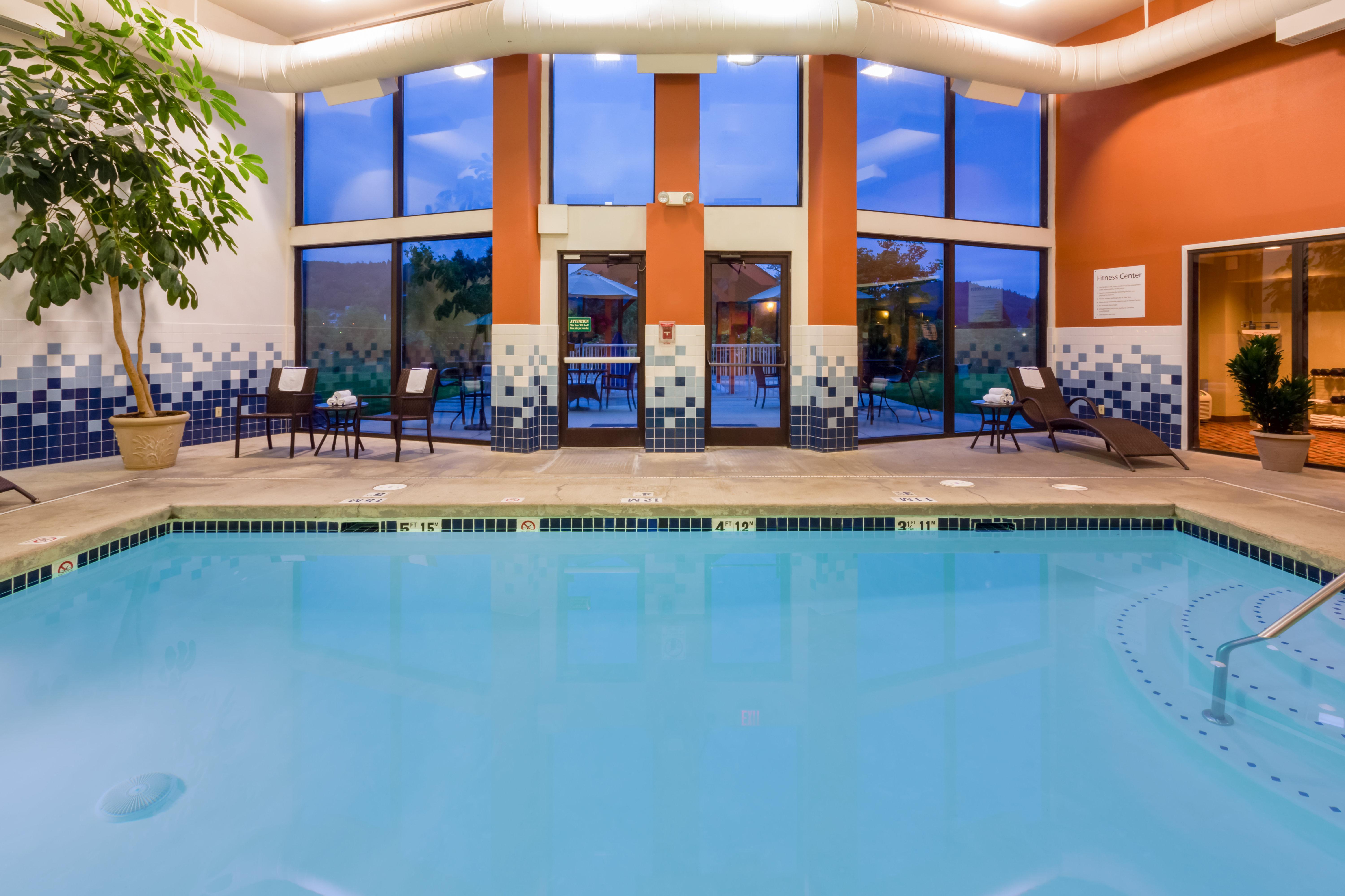 Holiday Inn Express Roseburg By Ihg Exterior foto