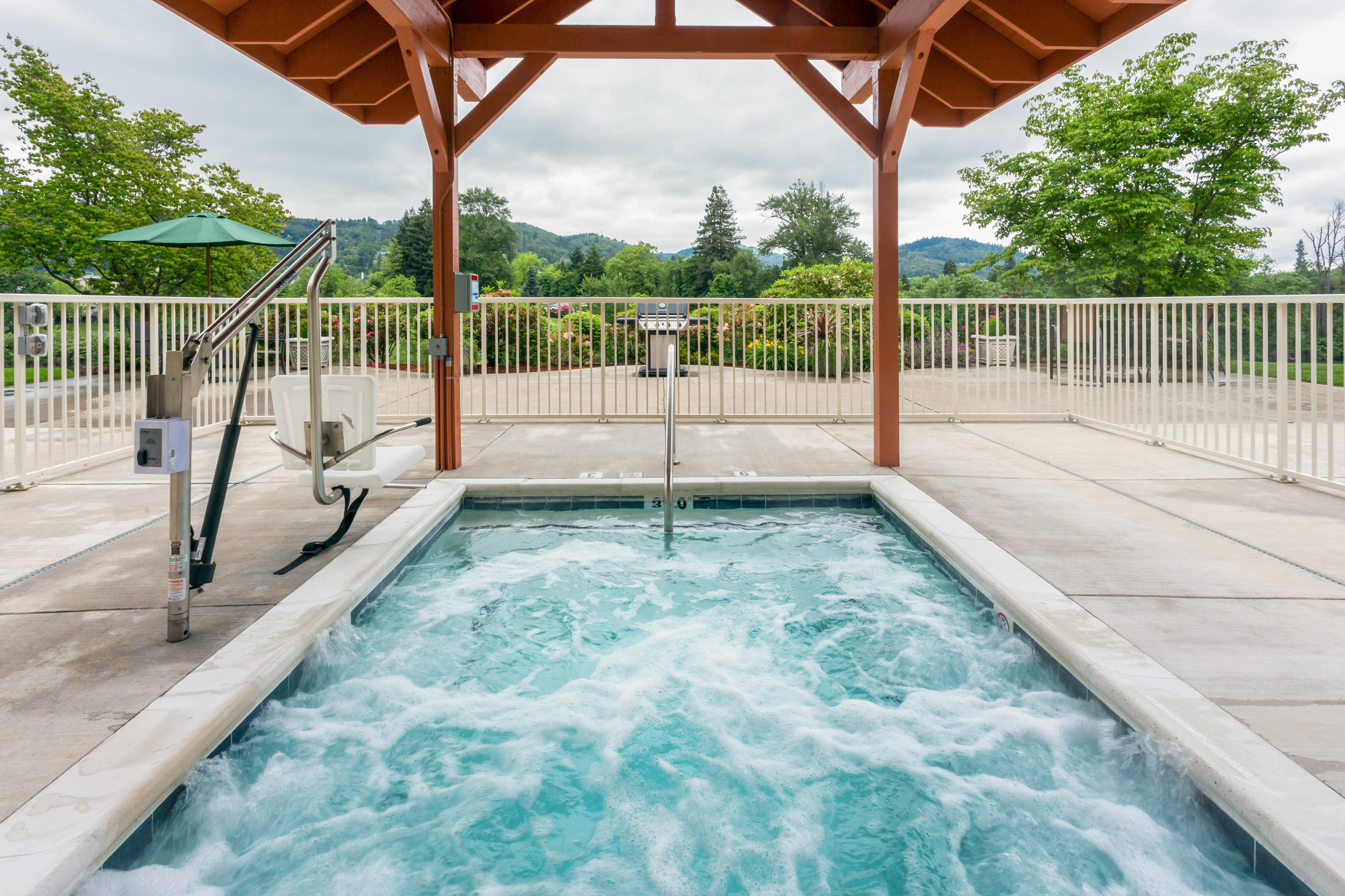 Holiday Inn Express Roseburg By Ihg Exterior foto