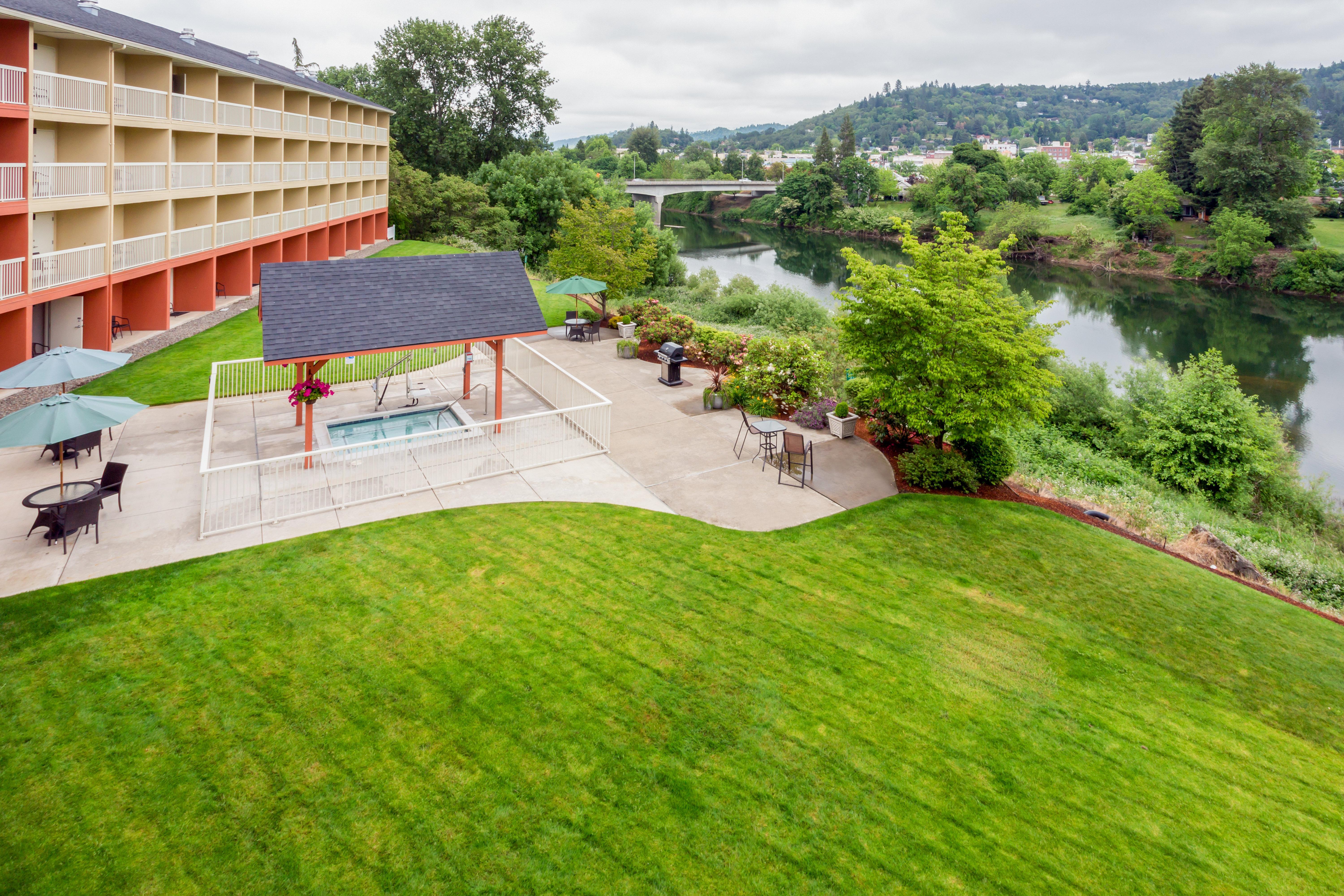 Holiday Inn Express Roseburg By Ihg Exterior foto