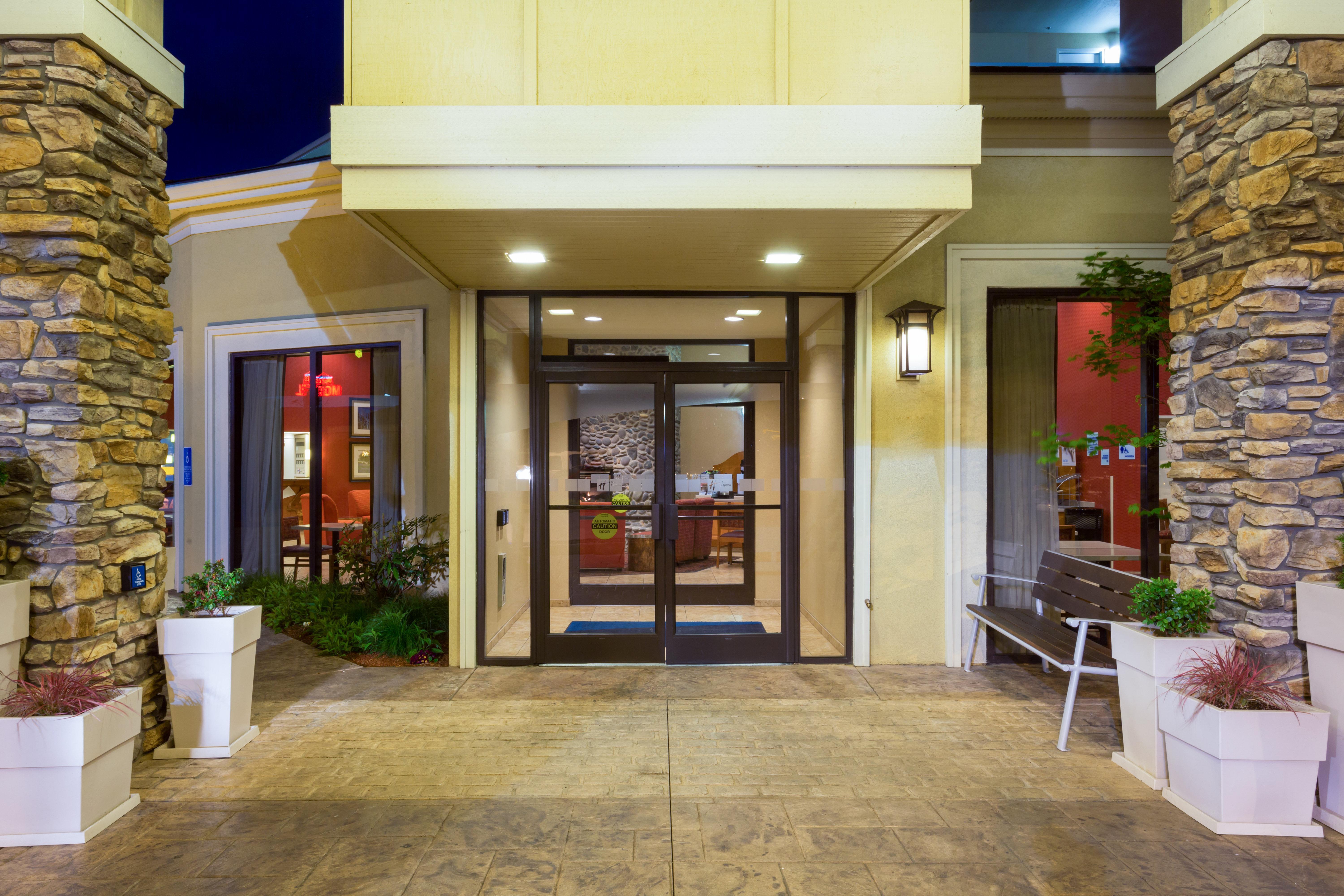 Holiday Inn Express Roseburg By Ihg Exterior foto