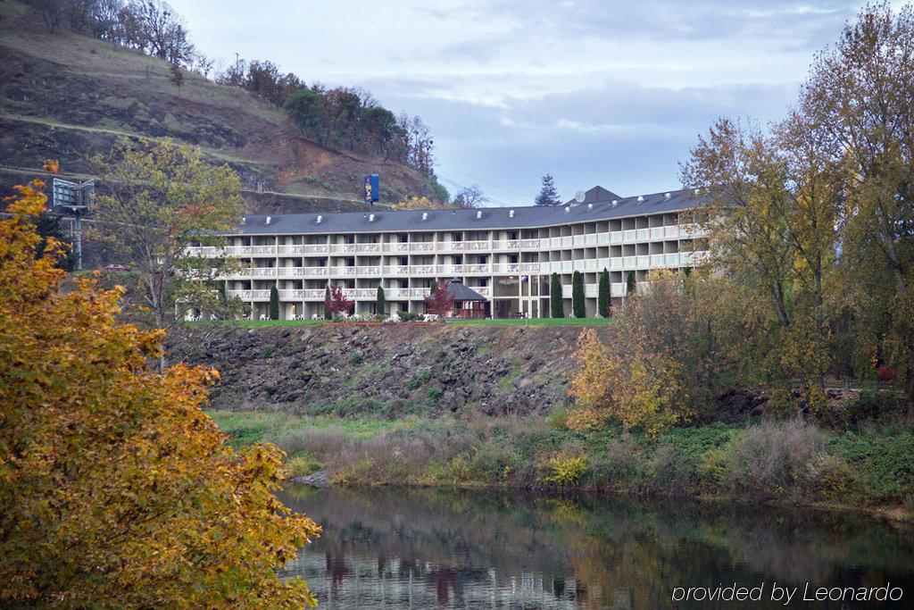 Holiday Inn Express Roseburg By Ihg Exterior foto