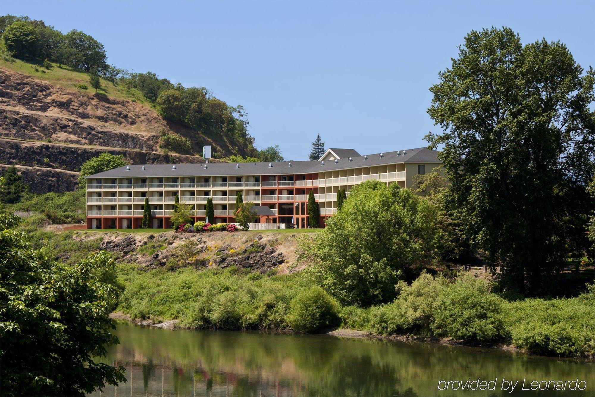 Holiday Inn Express Roseburg By Ihg Exterior foto